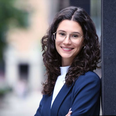 Eva Paron 